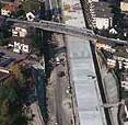 Luftbild der Baustelle Überdeckung Opfikon Mitte Oktober 2003 (Blickrichtung Norden/Flughafen Zürich)