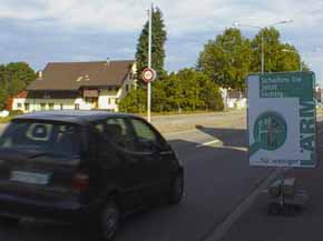 Schlieren: Plakat "niedertourig fahren"